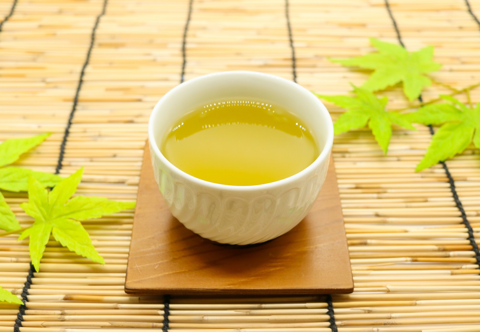 ダイエットと緑茶のコラムのアイキャッチ画像